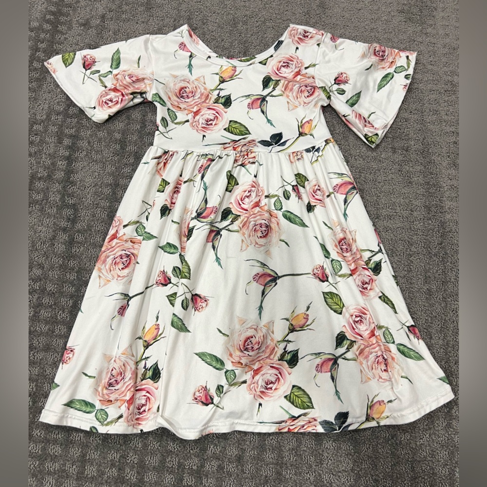 Little Statements dress- size child 6- flutter sleeves- like new